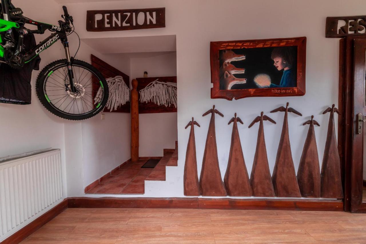 Bike Bistro A Penzion U Vsech Andelu Nove Mesto pod Smrkem Exterior photo