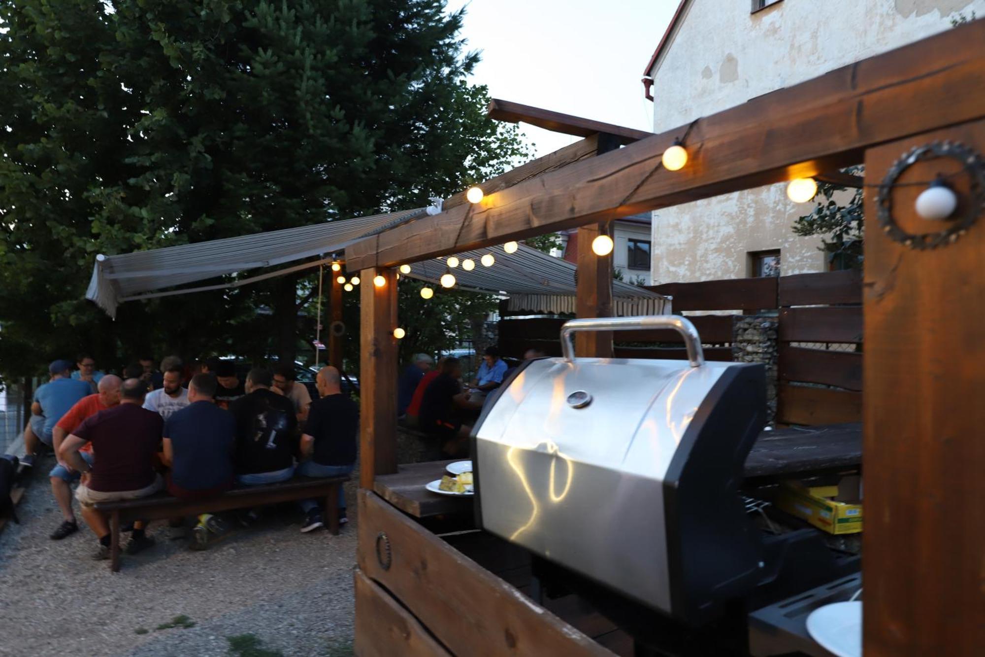 Bike Bistro A Penzion U Vsech Andelu Nove Mesto pod Smrkem Exterior photo
